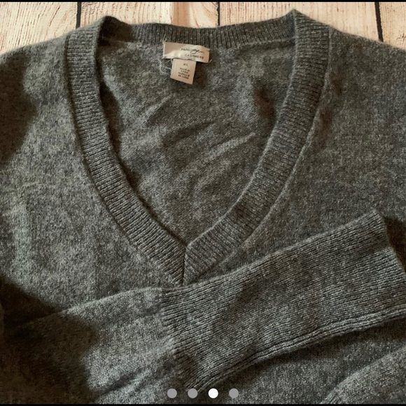 Gray Cashmere V-neck Sweater By Halogen EUC - Picture 3 of 4